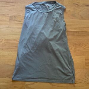 Vineyard vines muscle tee